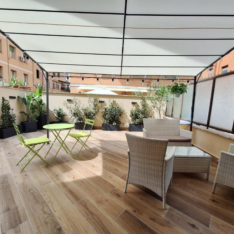 Peaceful 2 Bedrooms with patio, near Metro A - Two-Bedroom Apartment - 23