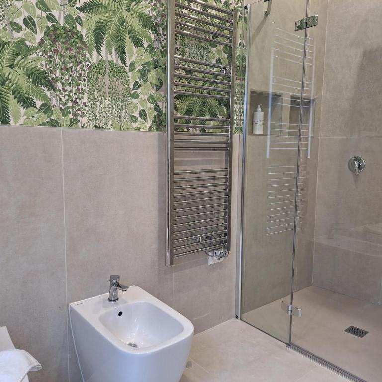 Peaceful 2 Bedrooms with patio, near Metro A - Two-Bedroom Apartment - 34