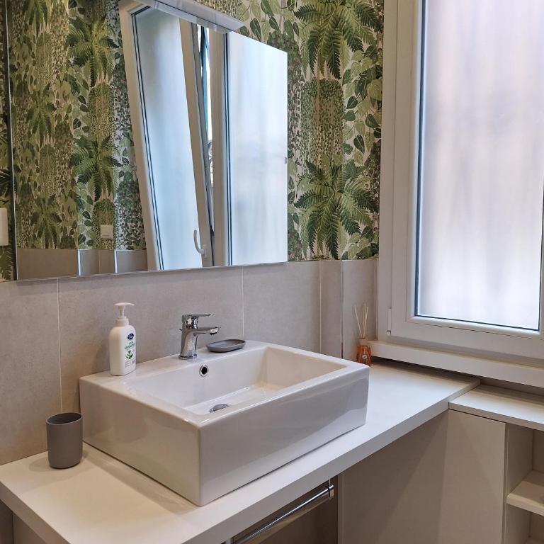 Peaceful 2 Bedrooms with patio, near Metro A - Two-Bedroom Apartment - 33