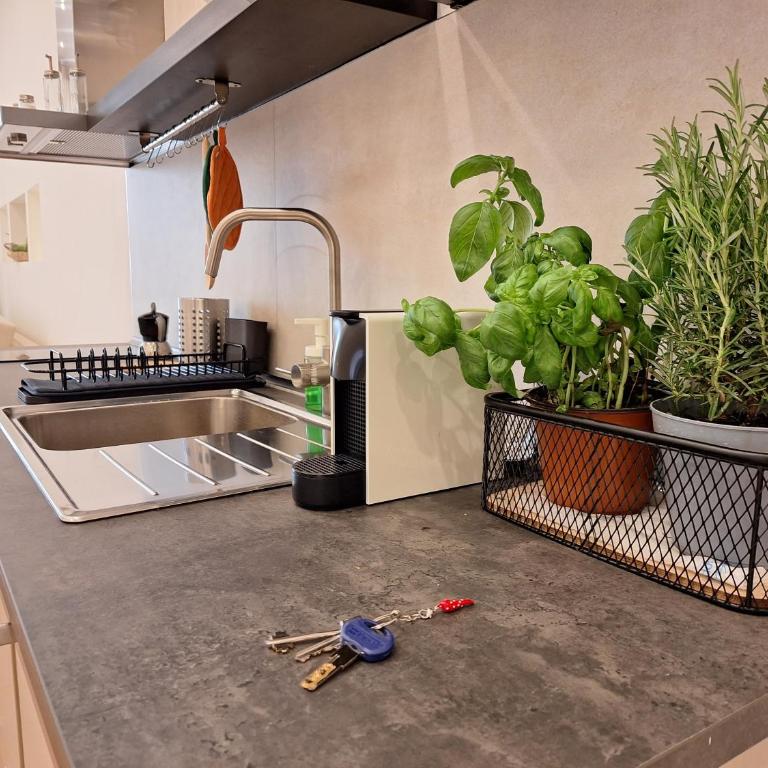 Peaceful 2 Bedrooms with patio, near Metro A - Two-Bedroom Apartment - 17