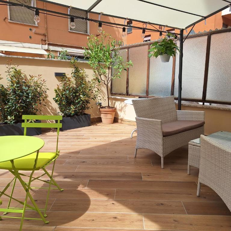 Peaceful 2 Bedrooms with patio, near Metro A - Two-Bedroom Apartment - 26