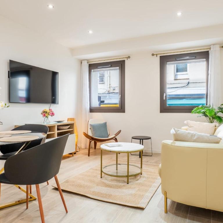 Upscale 3-room apartment 300m from the beaches - Apartamento - 3