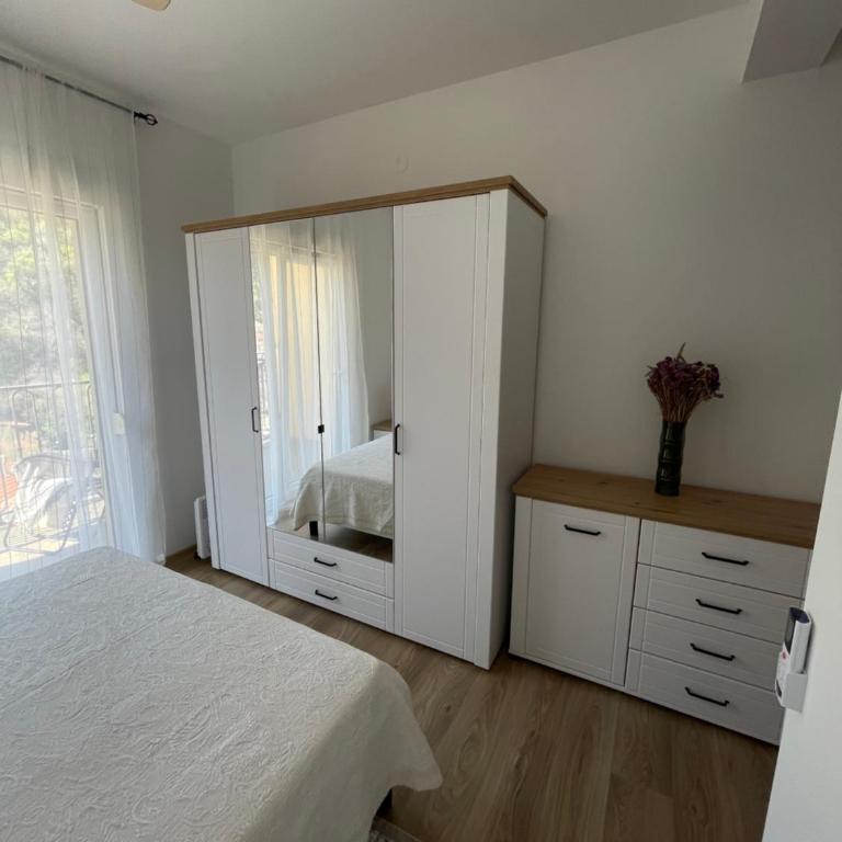Listik Apartments - One-Bedroom Apartment - 13