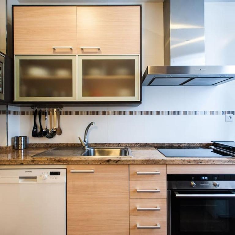 Amplio Piso en Nervión, Excelente zona de la ciudad. - Apartamento de 3 dormitorios - 5