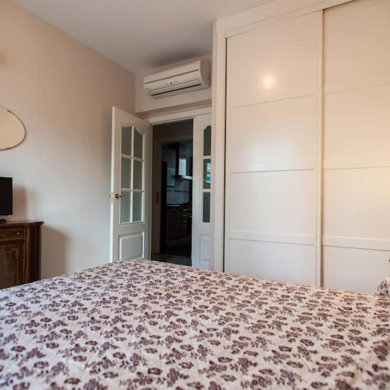 Amplio Piso en Nervión, Excelente zona de la ciudad. - Apartamento de 3 dormitorios - 6