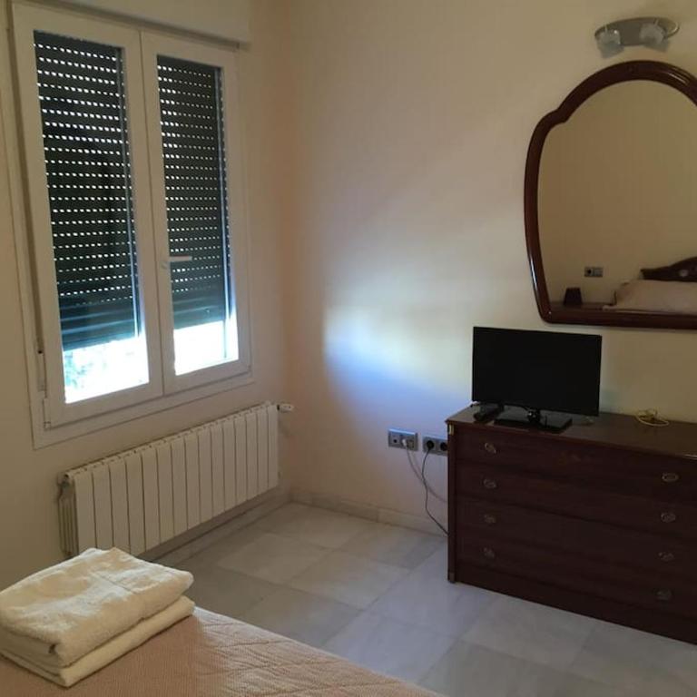 Amplio Piso en Nervión, Excelente zona de la ciudad. - Apartamento de 3 dormitorios - 9
