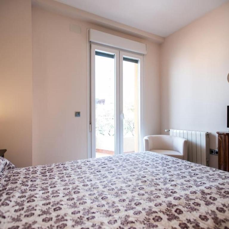 Amplio Piso en Nervión, Excelente zona de la ciudad. - Apartamento de 3 dormitorios - 19