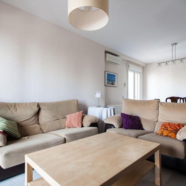 Amplio Piso en Nervión, Excelente zona de la ciudad. - Apartamento de 3 dormitorios - 23