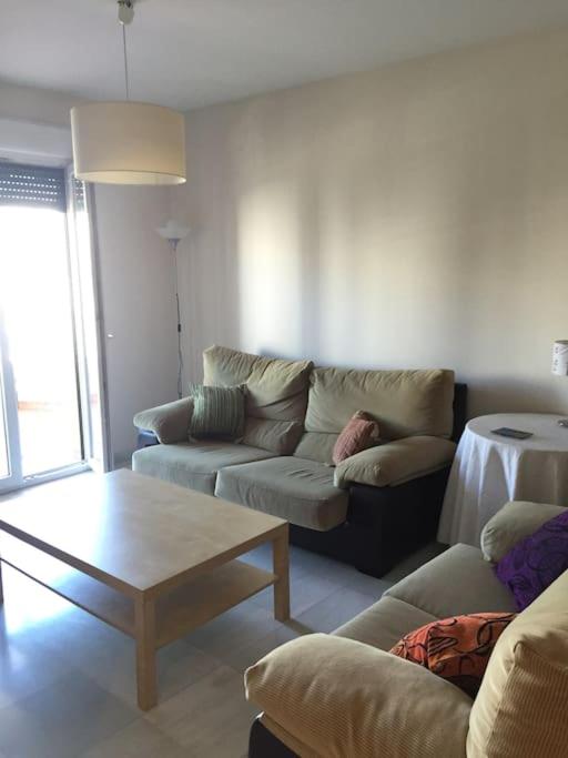 Amplio Piso en Nervión, Excelente zona de la ciudad. - Apartamento de 3 dormitorios - 25