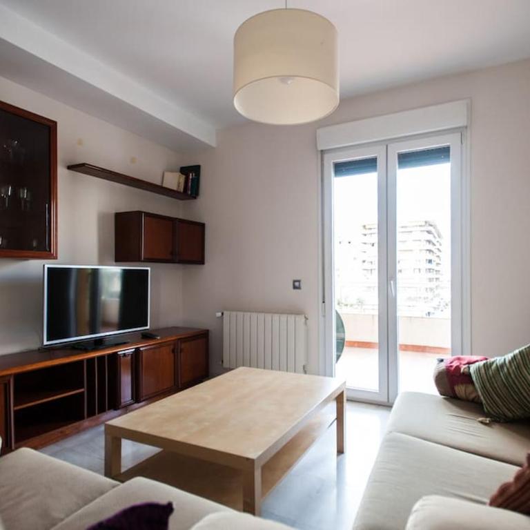 Amplio Piso en Nervión, Excelente zona de la ciudad. - Apartamento de 3 dormitorios - 28