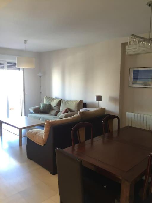 Amplio Piso en Nervión, Excelente zona de la ciudad. - Apartamento de 3 dormitorios - 29