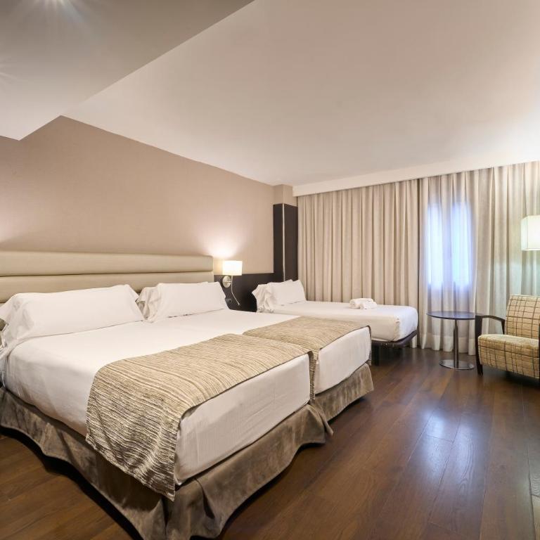 Catalonia Rigoletto - Triple Room - 3