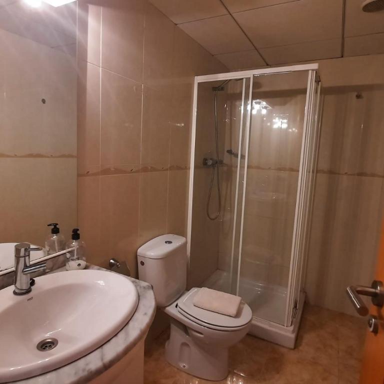 Fabuloso apartamento familiar con piscina en Salou - Two-Bedroom Apartment - 75