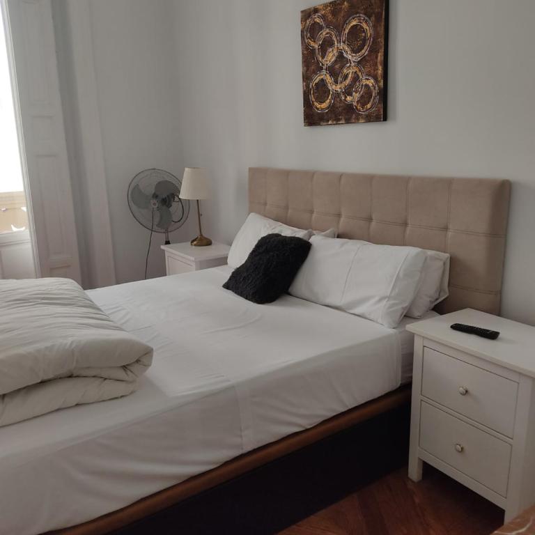 Grand Via House - Double Room with Private Bathroom - 3