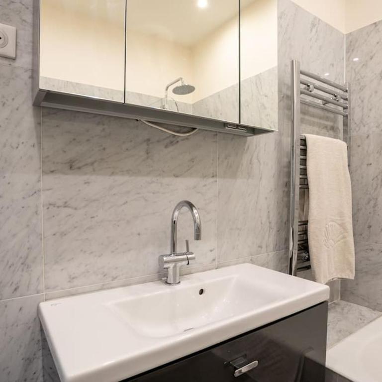 Chic Flat 2 rooms Georges V - Appartamento con 2 Camere da Letto - 3