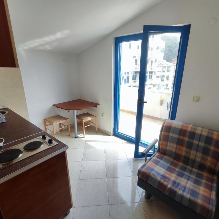 Glory Suites - One-Bedroom Apartment - 8