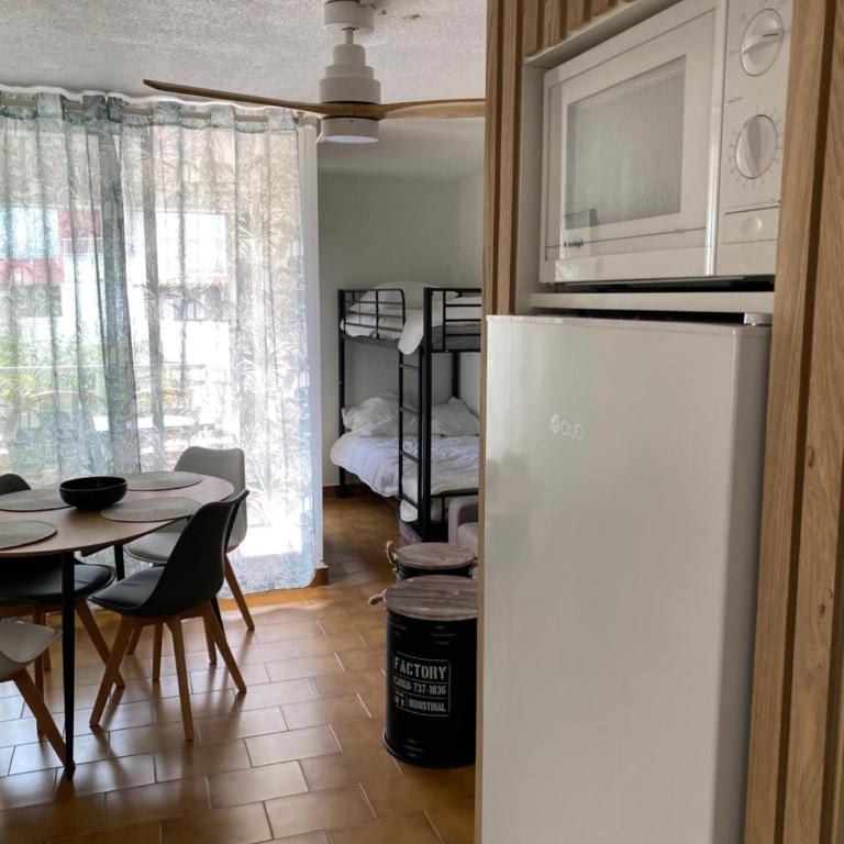 Studio 4 personnes avec clim, piscine au CAP D AGDE au pied du port et 5 mn à pied de la plage du Môle - Studio-Apartment - 5
