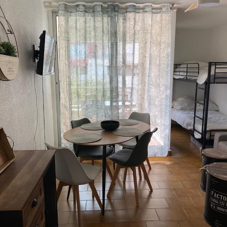 Studio 4 personnes avec clim, piscine au CAP D AGDE au pied du port et 5 mn à pied de la plage du Môle - Studio-Apartment - 10