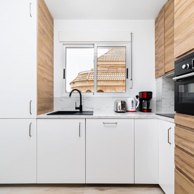 Modern apartment-beach-Aceqion-Torrevieja PMT18 - Three-Bedroom Apartment - 7
