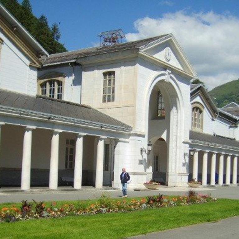 T2 Lumineux Centre Luchon, 4 Pers, Parking, Proche Thermes & Télécabine - FR-1-313-230 - Apartment - 10