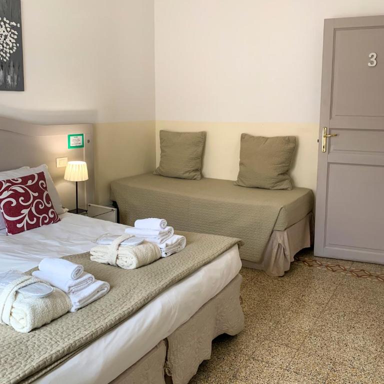 Biancorè B&B - Camera Tripla con Bagno Privato Esterno - 9