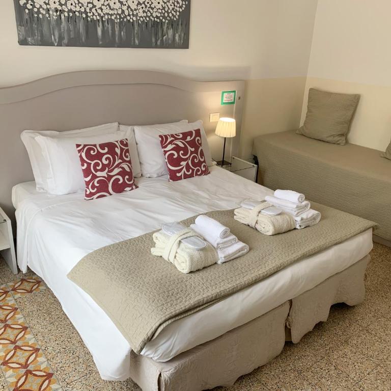 Biancorè B&B - Camera Tripla con Bagno Privato Esterno - 8