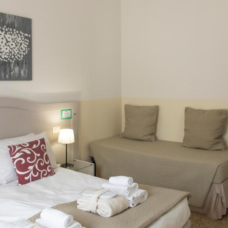 Biancorè B&B - Camera Tripla con Bagno Privato Esterno - 13