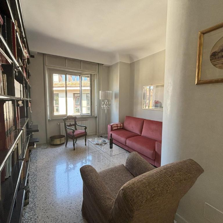 HomyCare Stylish apartment with jacuzzi & balcony steps from Duomo - Appartamento Deluxe - 1