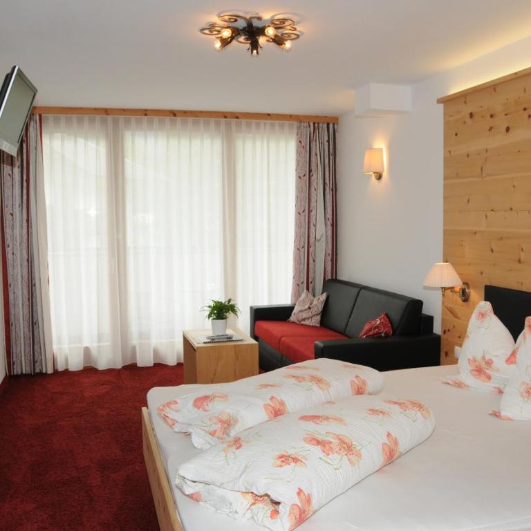 Hotel Restaurant Rosmarie - Camera Familiare con Balcone - 7
