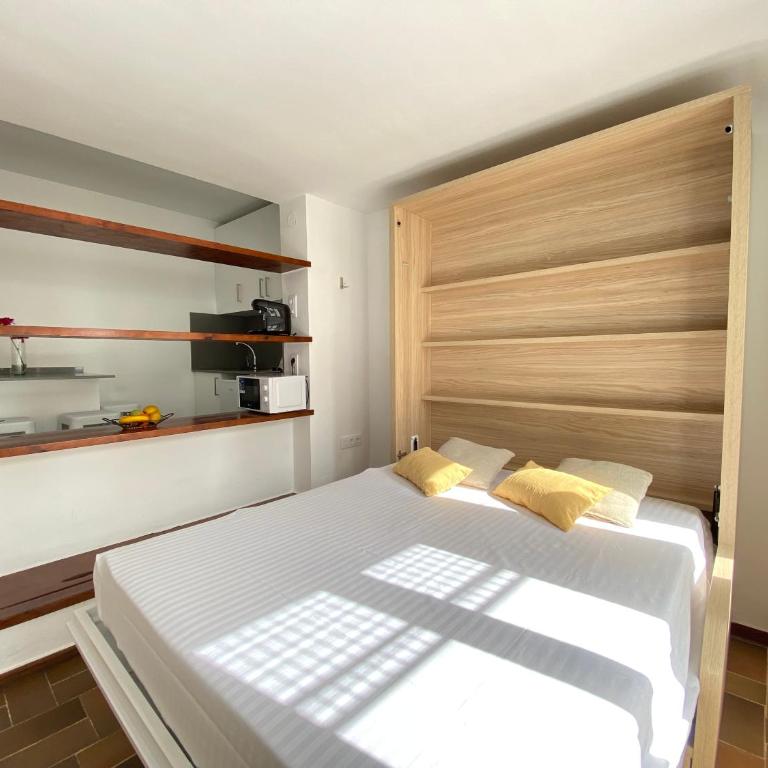 Agi Porthos Apartments - One-Bedroom Apartment - 9