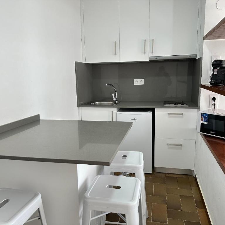 Agi Porthos Apartments - One-Bedroom Apartment - 8