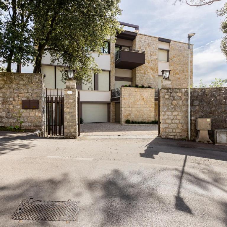 GuestHost - Exclusive Perugia Getaway - Apartments with Shared Pool & Parking - Appartamento - Piano Terra - 24