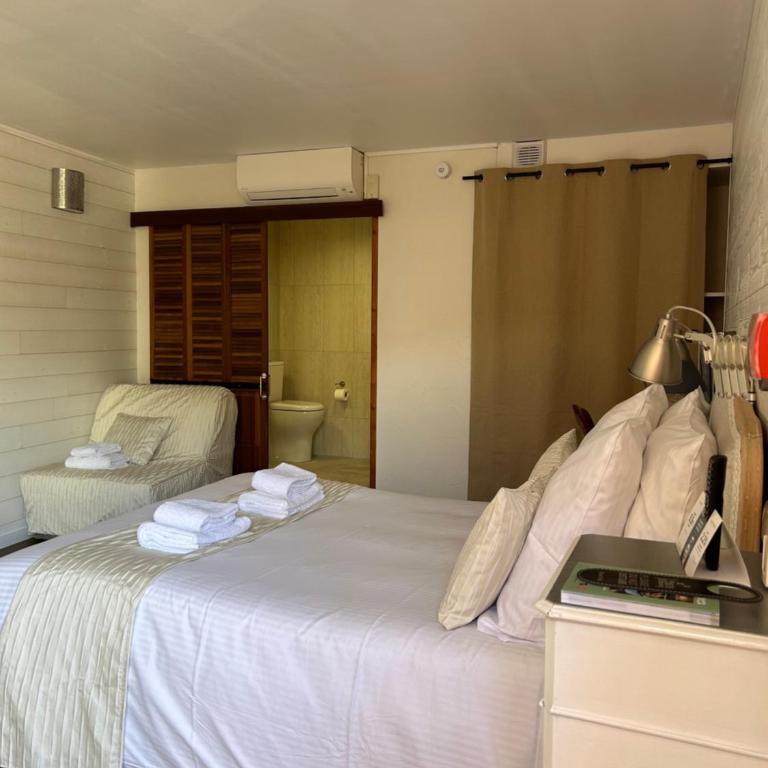 Logis Hotel De La Clape - Dreibettzimmer - barrierefrei - 7