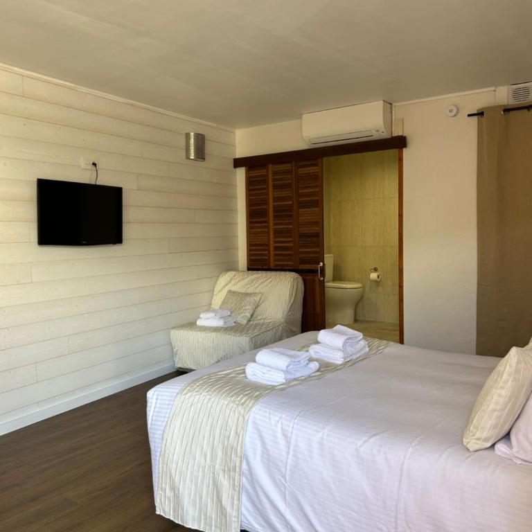 Logis Hotel De La Clape - Dreibettzimmer - barrierefrei - 8