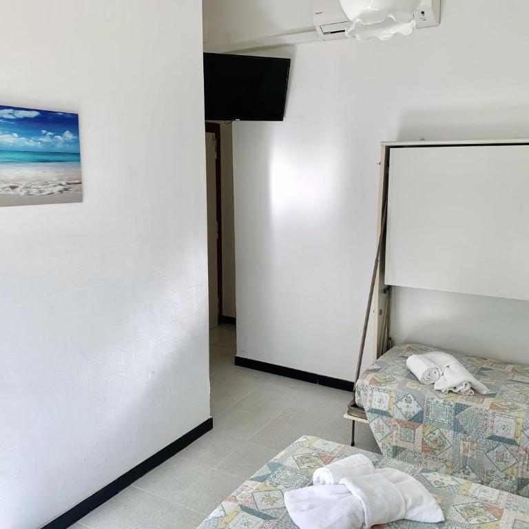 Hotel Villa Chiara - Camera Matrimoniale con Balcone (2 Adulti + 1 Bambino) - 2
