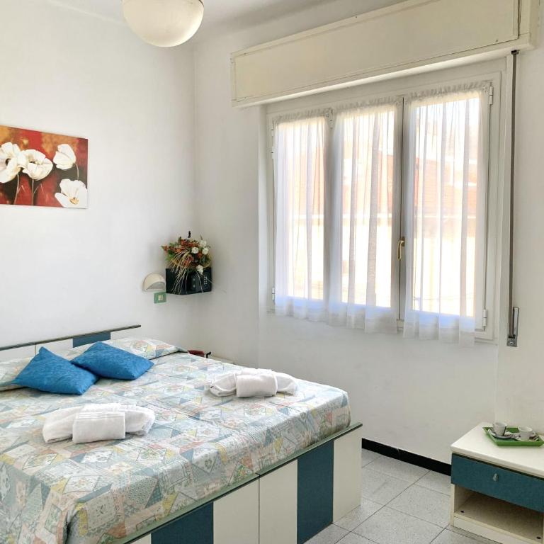 Hotel Villa Chiara - Camera Matrimoniale con Letto Supplementare - 2