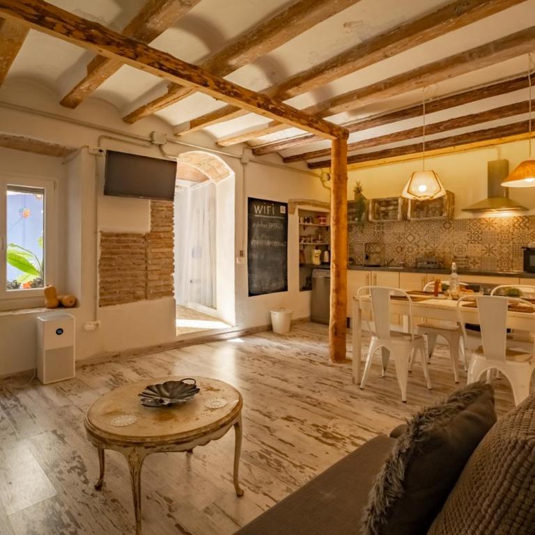 Apartamento en el corazón de Tarragona. Planta baja con patio. - Apartamento con patio - 1