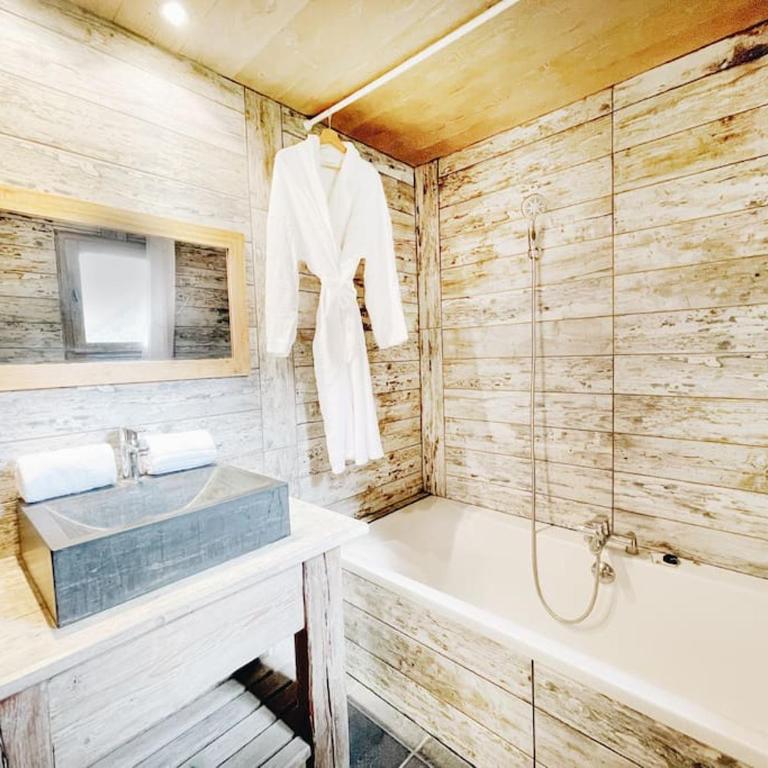 Spacieux Chalet 19pers, Piscine, Jacuzzi, Sauna & Salle de Jeux - Chalet - 8