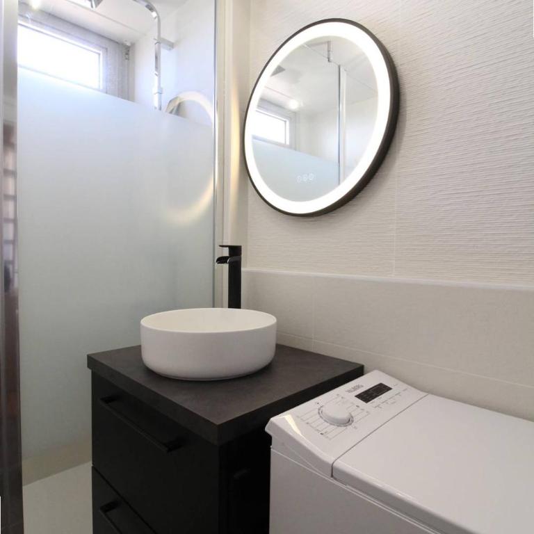 SUPERBE appartement T3 avec extérieur à 50m de la mer - Apartment mit 2 Schlafzimmern - 4