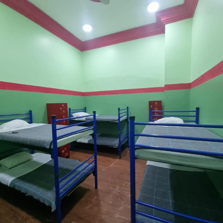 Hostal Amigo - Bed in 6-Bed Mixed Dormitory Room - 4