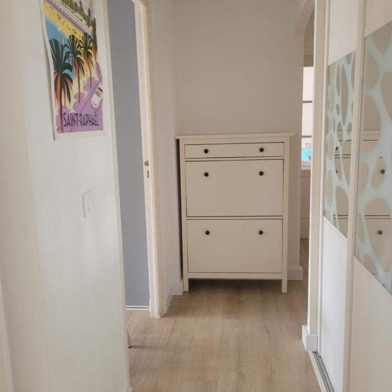 Bel appartement 2 chambres proche plage et golfs by Beds83 - Two-Bedroom Apartment - 23