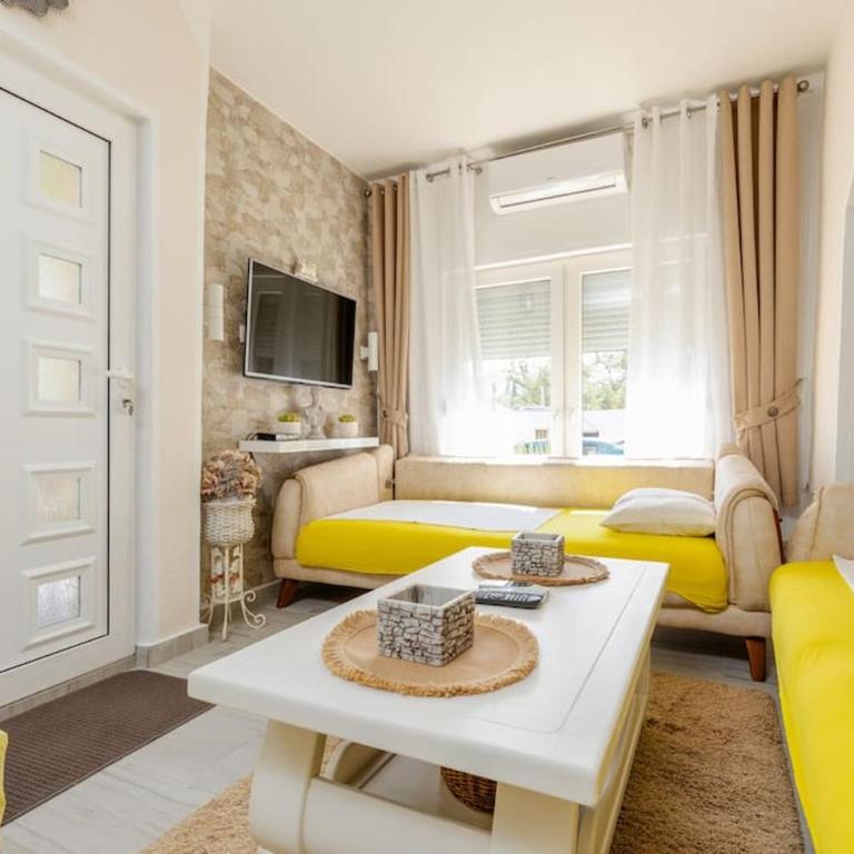 Dream&Stone apartment in Zelenika, Herceg Novi - Three-Bedroom Apartment - 1