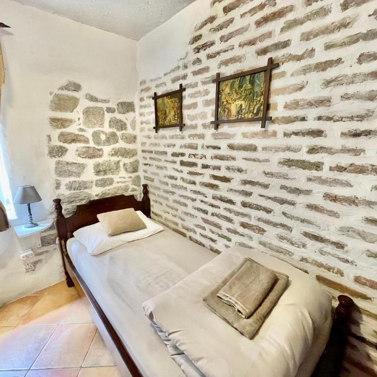 Heart of old town,Private garden ,Stunning View, Free Wi-Fi - Two-Bedroom Apartment - 36