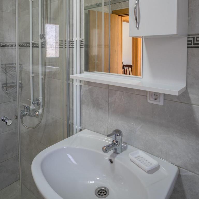 Dubljevic - Two-Bedroom House - 8