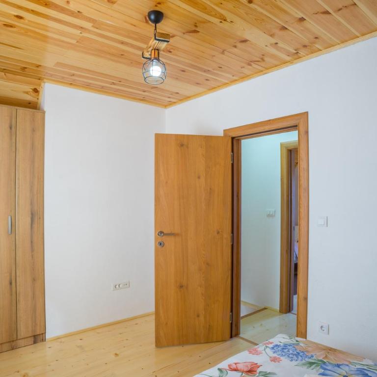 Dubljevic - Two-Bedroom House - 17
