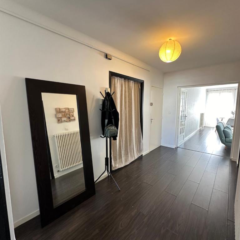 T2 60m2, Centre Ville, Parking Gratuit, Terrasse, Proche Tram, à seulement 15mn des Plages - One-Bedroom Apartment - 11