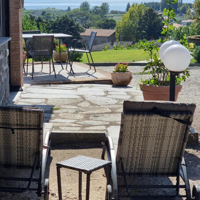 Agriturismo Le Vigne - Camera Matrimoniale con Vista Lago - 24
