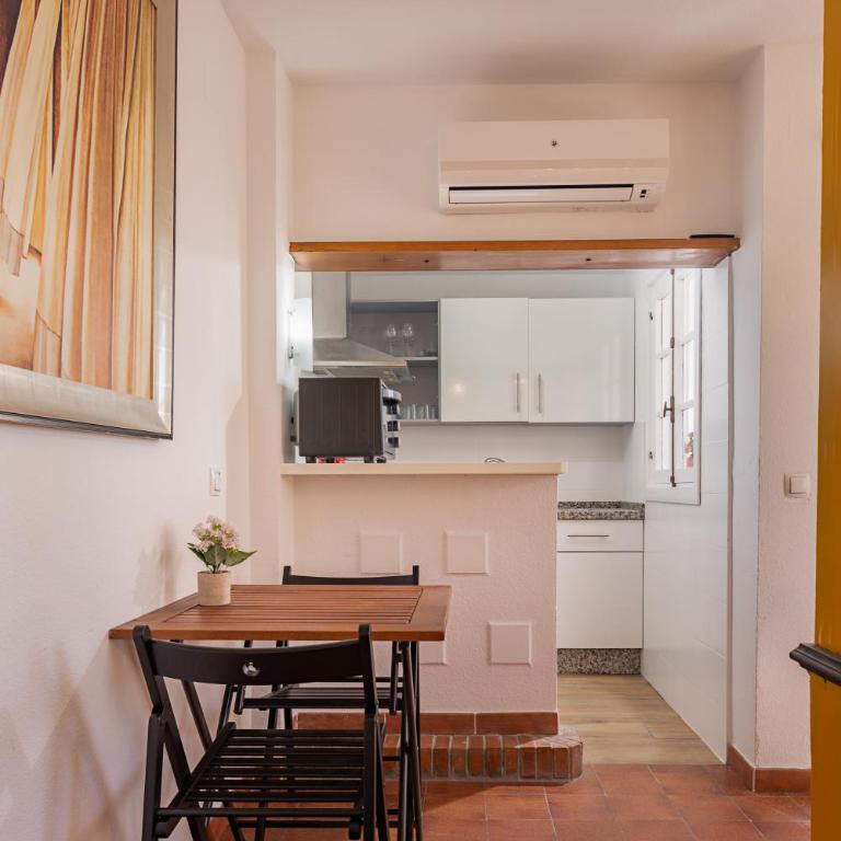 Duquesa port studio apartment - bright sunlit terrace - Apartamento Estudio - 8