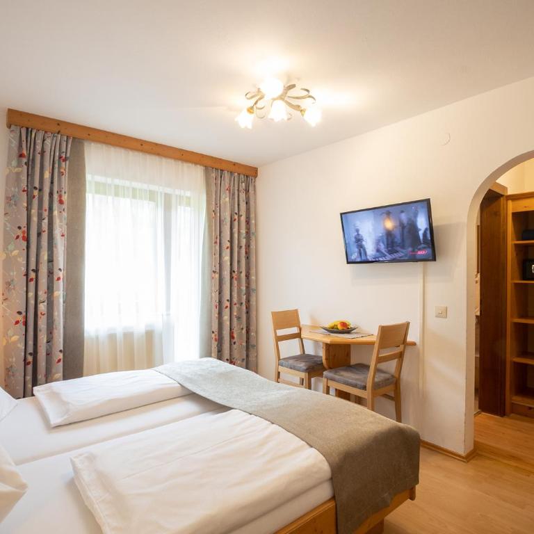 Ferienhaus Helmuth Oberreiter - Doppelzimmer mit Balkon - 1