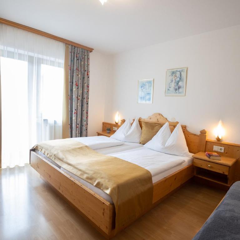 Ferienhaus Helmuth Oberreiter - Doppelzimmer mit Balkon - 1